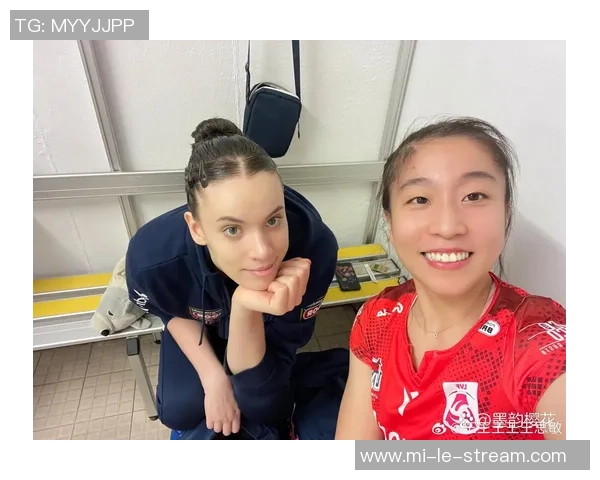 足球宝贝与手机的完美结合让你在球场上也能尽情享受精彩瞬间 足球宝贝与手机的完美结合让你在球场上也能尽情享受精彩瞬间